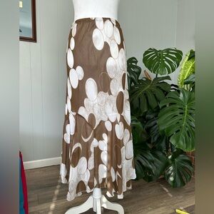 🛍️ Uniform gorgeous sheer skirt with line excellent condition.